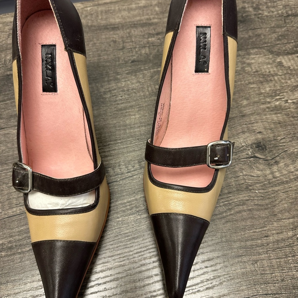 N.Y.L.A. Two-Tone Beige and Black Pointed Mary Jane Buckled 4” Pumps NWB - Picture 5 of 9